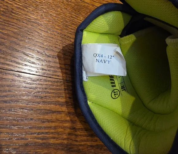 Warrior Alpha QX4 Junior Hockey Gloves 12" - Navy - excellent condition - Picture 3 of 3